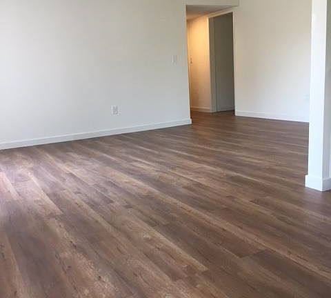 5th image of 210-10311 Riverside Dr #210