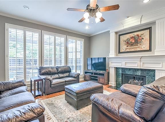 3rd image of 224 Longmeadow Dr