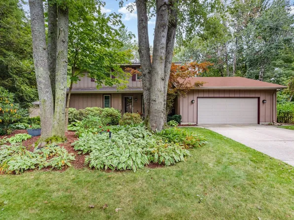 2716 Whitewood Dr, Midland, MI 48642