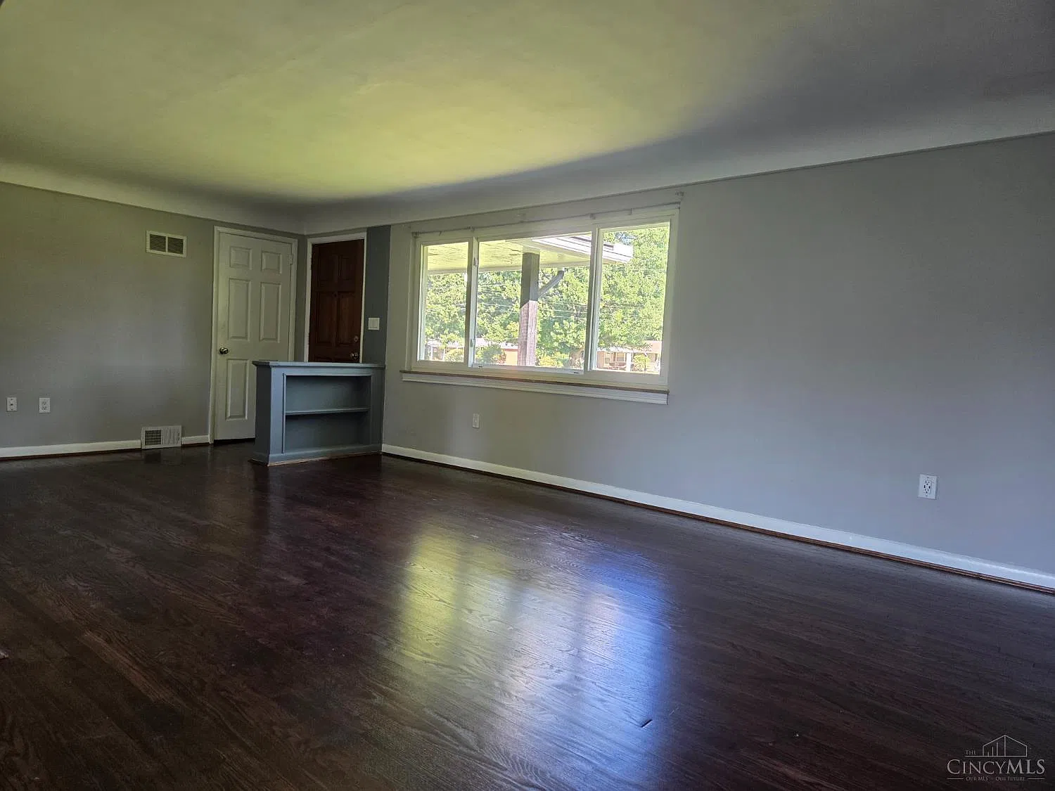 3 bed, 1326 sqft, $2,400 — Photo 3