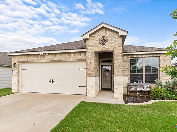 2nd image of 1324 Lakeway Crossing Dr