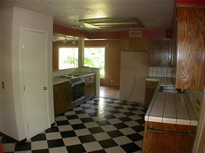 3rd image of 909 E Gettysburg Ave