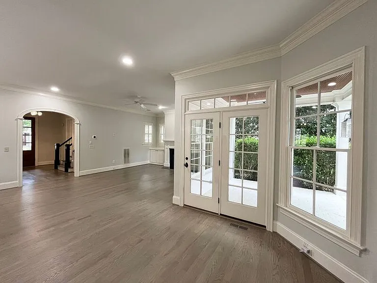 535 Guilford Cir — Photo 18