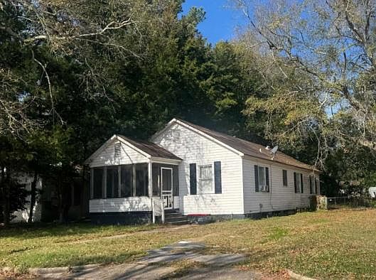 2nd image of 2606 Cameron St