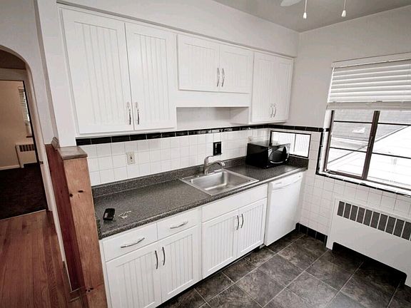 3rd image of 950 Ellison Ave APT 2