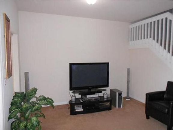 4th image of 202 S Santa Catalina Cir