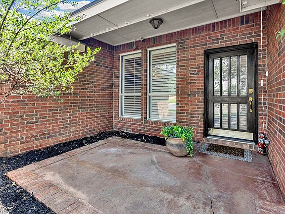 3rd image of 1810 Hereford Blvd