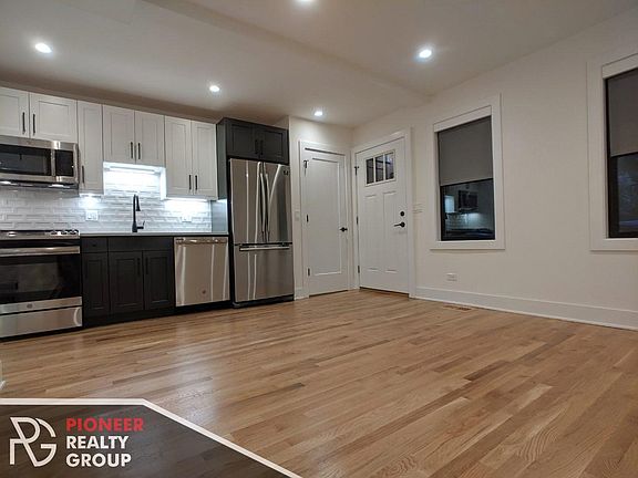5th image of 1614 W Belle Plaine Ave #1614B1
