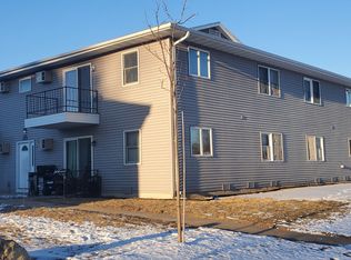 408-412 3rd Ave SW, Cascade, IA 52033