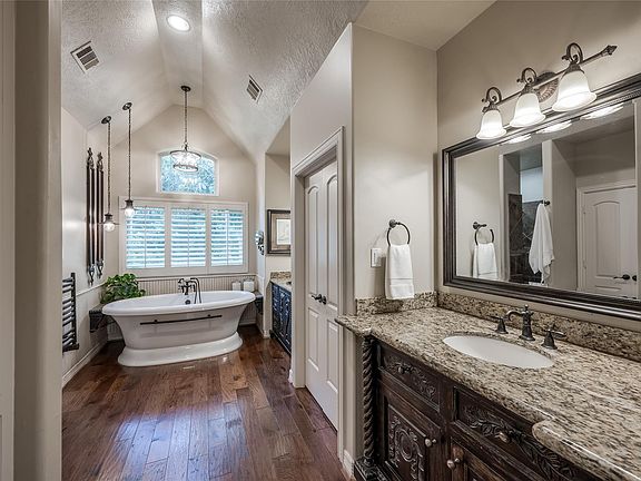 5th image of 3914 N Rondelet Dr