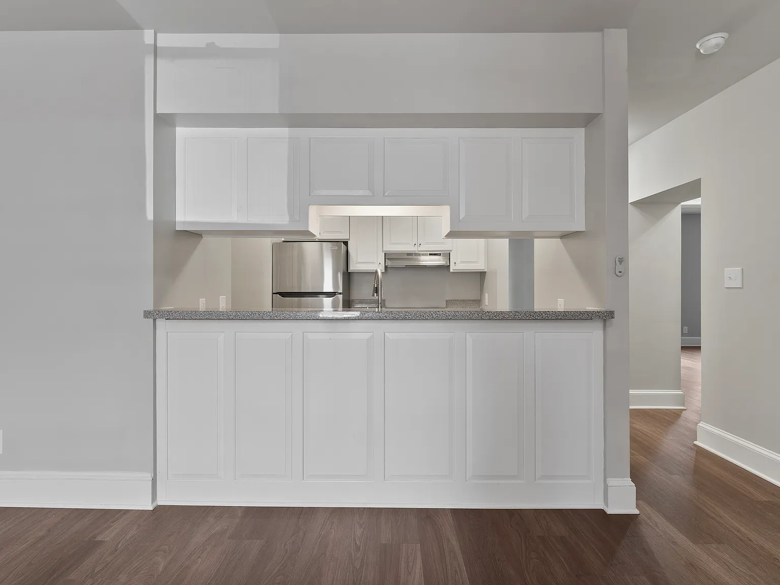 2 bed, 950 sqft, $2,222 — Photo 4