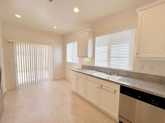 4th image of 532 Calle Vibrante