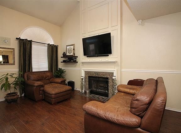 3rd image of 2513 Creekwood Ln