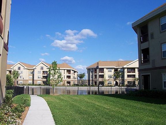 2nd image of 1450 Villa Capri Cir APT 304