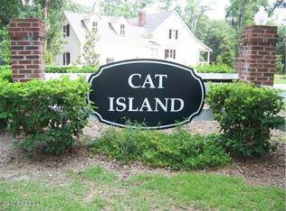 24 Dolphin Point Dr, Beaufort, SC 29907