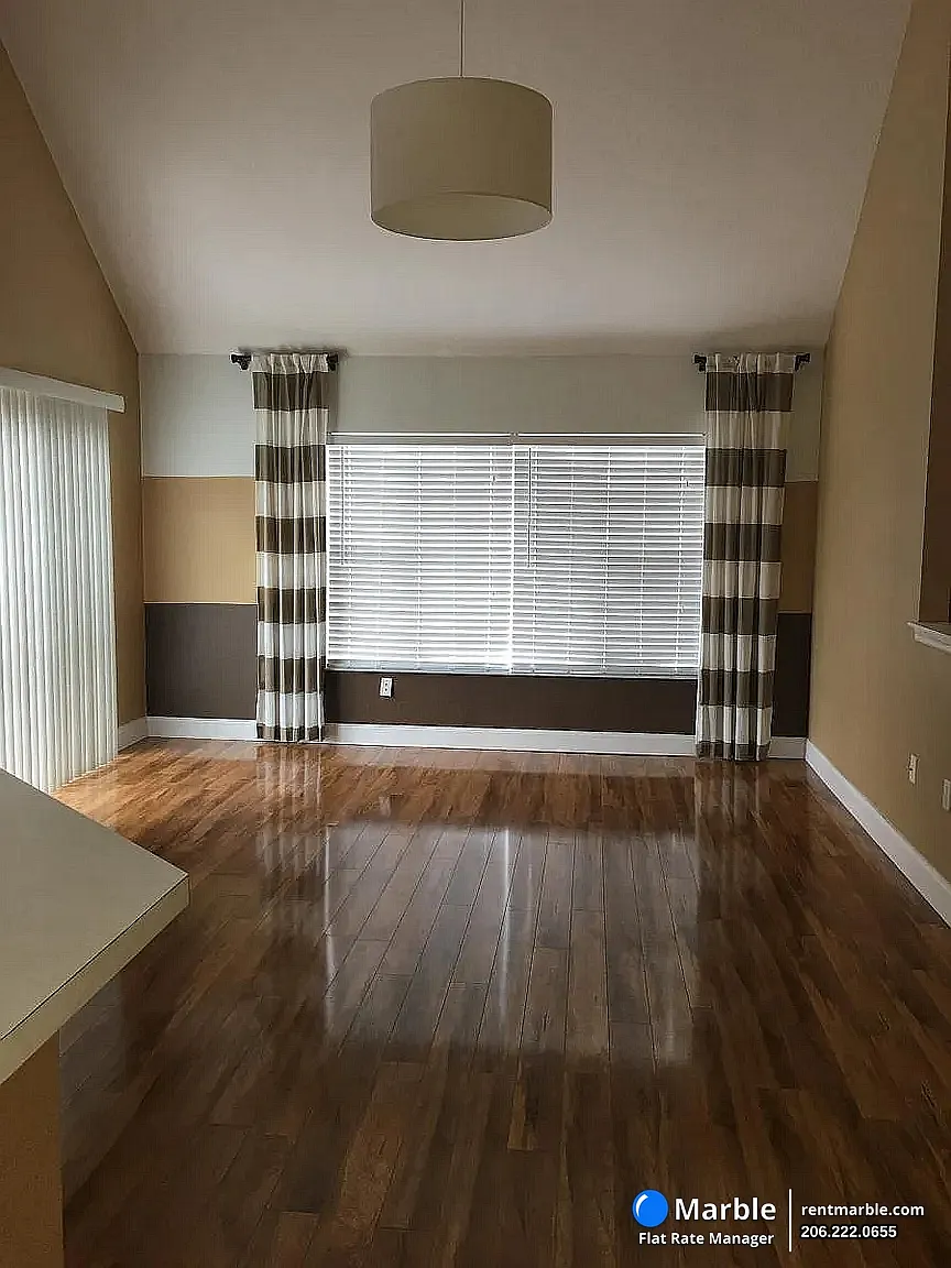 10570 Windsor Lake Ct — Photo 3
