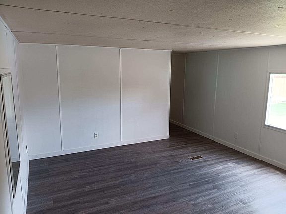 3rd image of 815 W Park Avenue Site #29