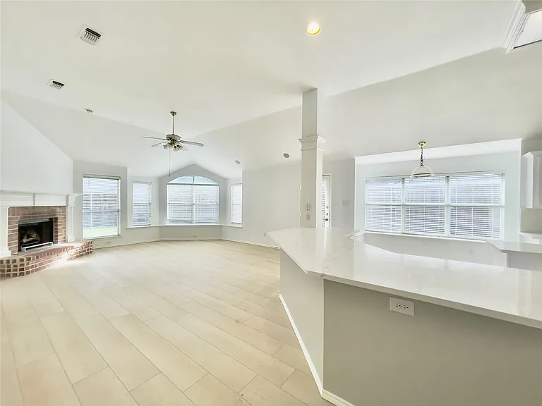11002 Tree Shadow Ln — Photo 9