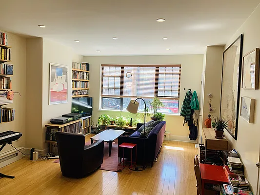 Rented by Realty Collective | media 34