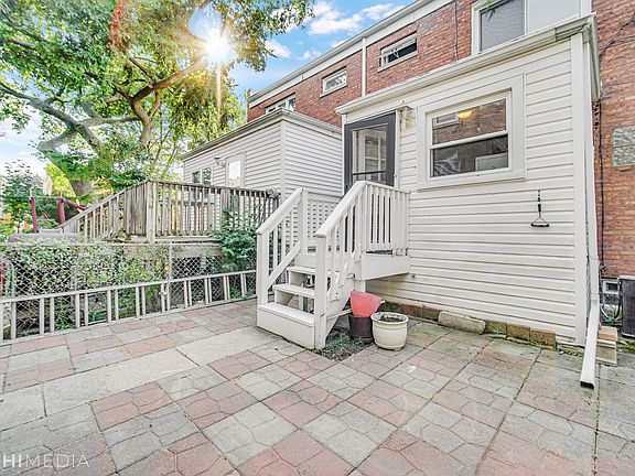 4th image of 2904 W Arthur Ave #2904