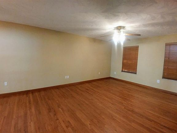 5th image of 1326 Hillview Dr