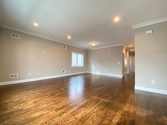 2nd image of 279 Ross Ave #2F