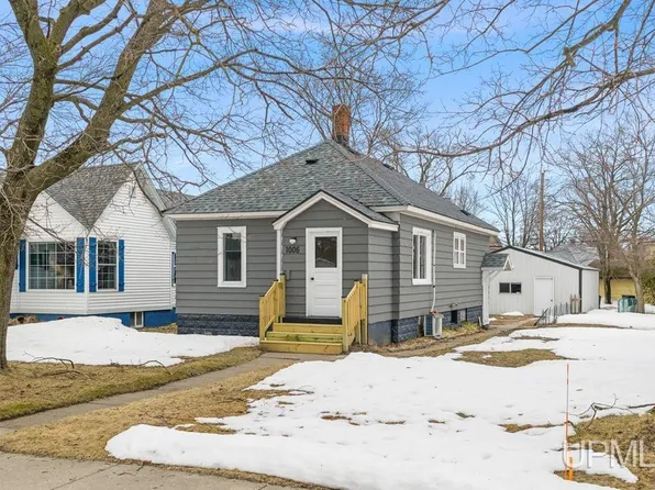 1006 Stephenson Ave, Escanaba, MI 49829