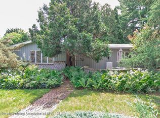 308 S Circle Dr, Williamston, MI