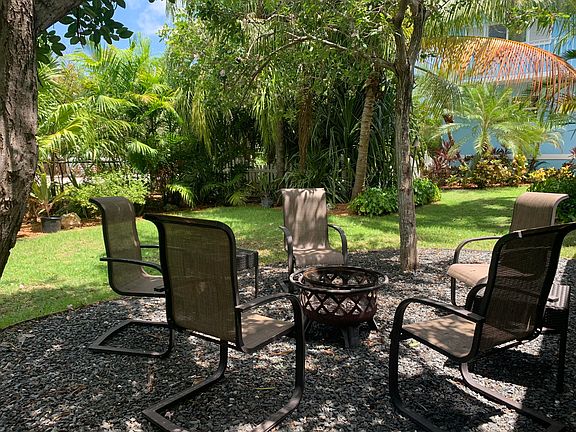 4th image of 151 N Coconut Palm Blvd