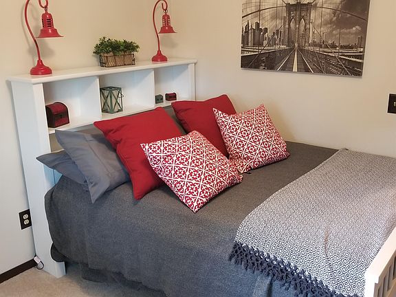 Guest Bedroom w/Full Sized Trundle Bed