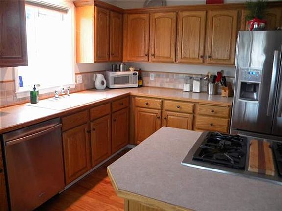 5th image of 655 SE Edge Knoll Dr