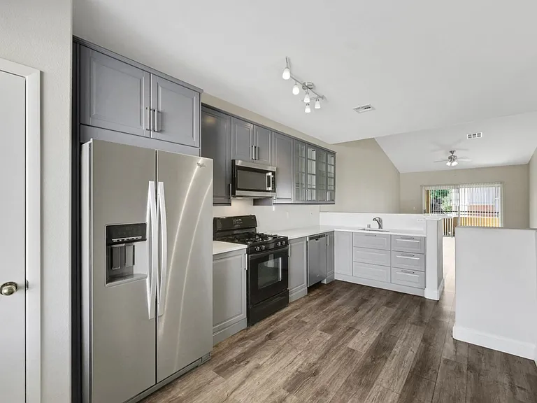 721 Peachy Canyon Cir #203 — Photo 5