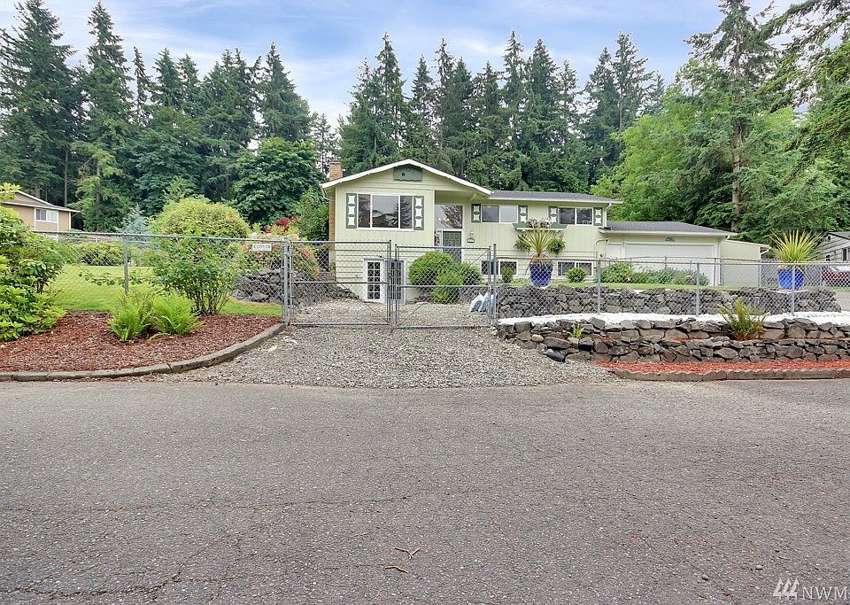 1st image of 418 104th Avenue Ct E