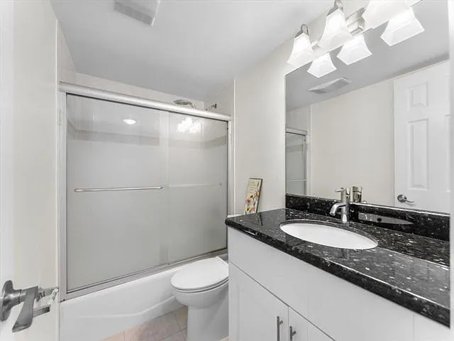 4240 Oaks Ter — Photo 9