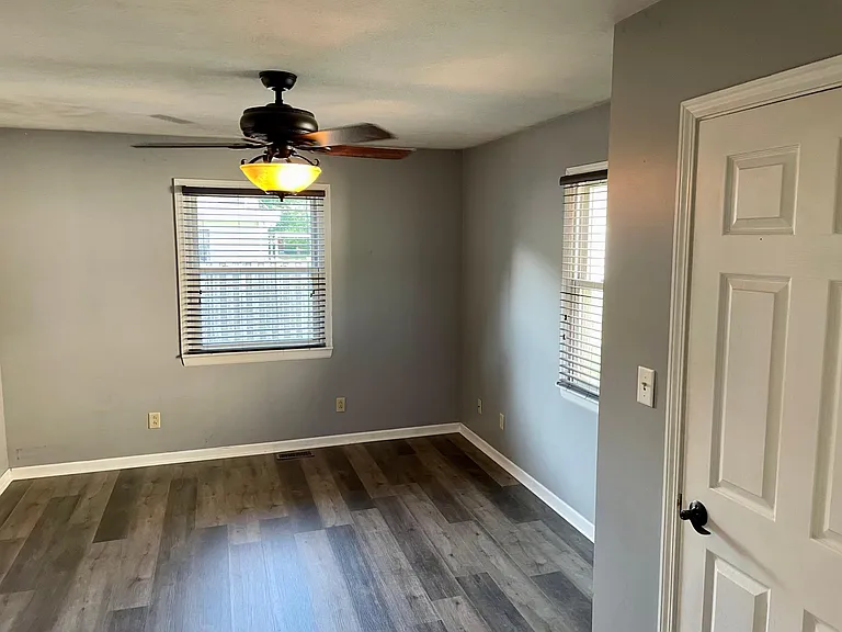 2910 W Riverside Ave — Photo 9