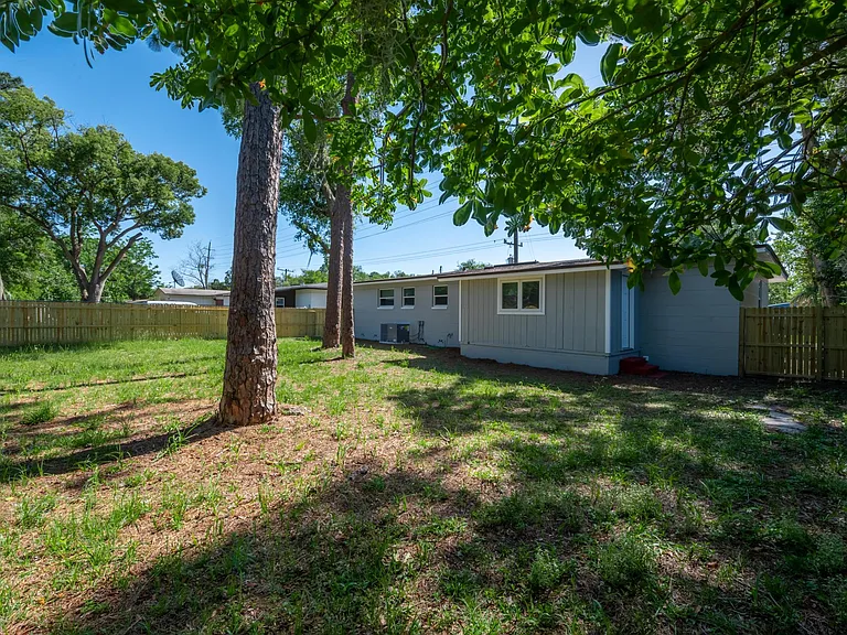 3351 Cesery Blvd — Photo 37