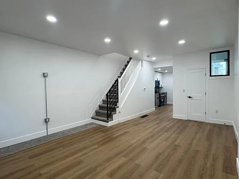 2931 Turner St — Photo 4
