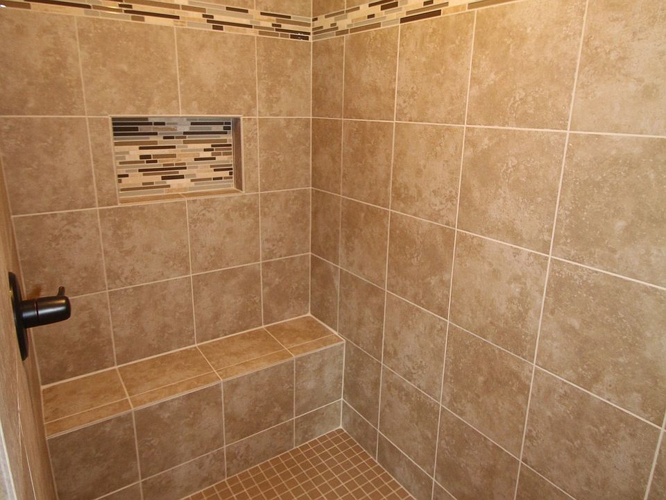 2nd image of 465 Lake Dr NE