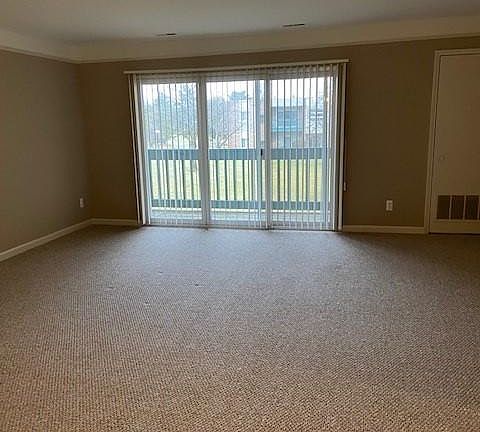 3rd image of 41620 Manor Park Dr APT 10