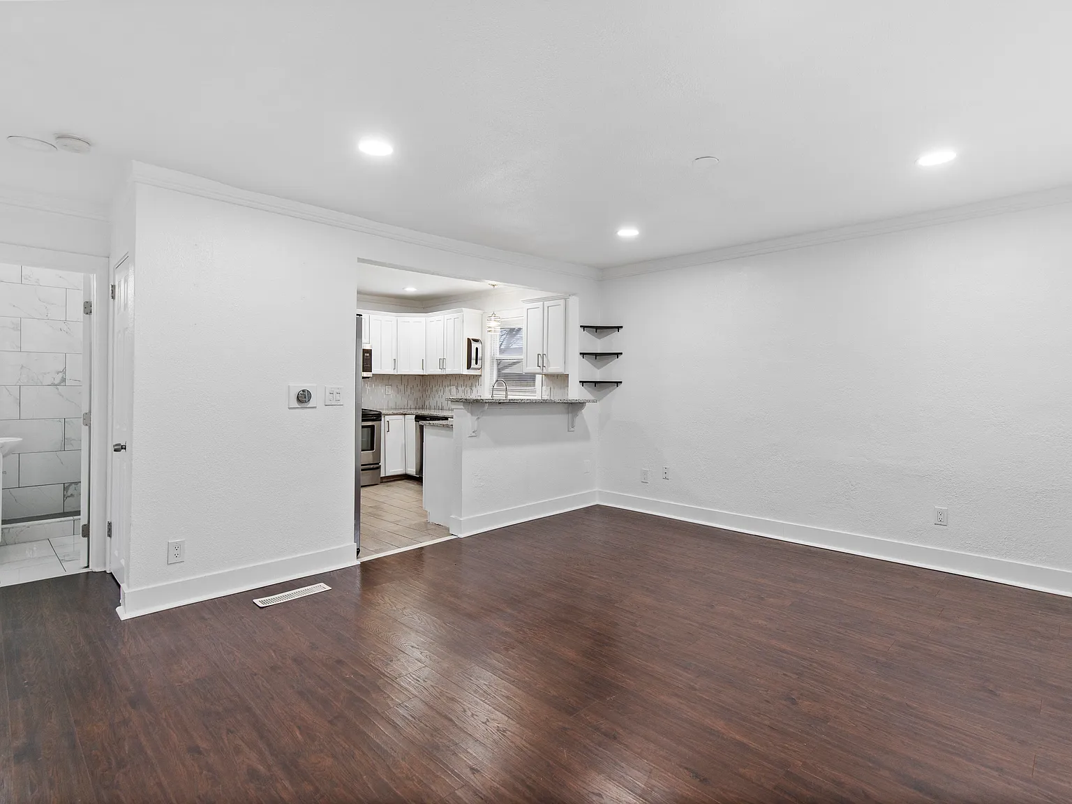 3 bed, 1420 sqft, $2,000 — Photo 3