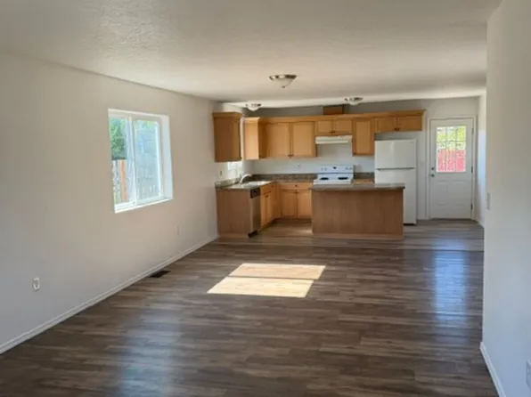 121 N Madison St, Lafayette, OR 97127
