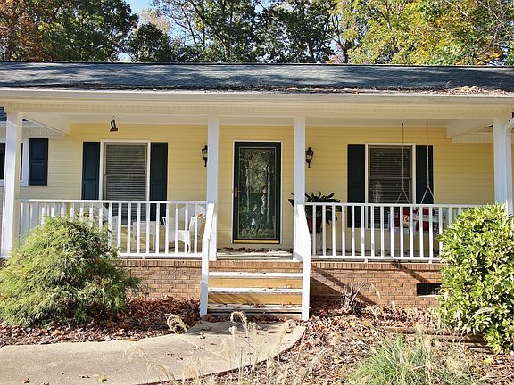 4th image of 1960 Fairhill Cir