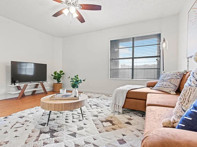 3401 Red River St — Photo 6