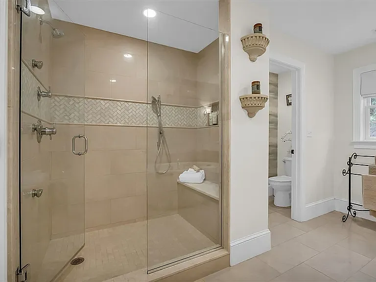 8 Holton Rd — Photo 11