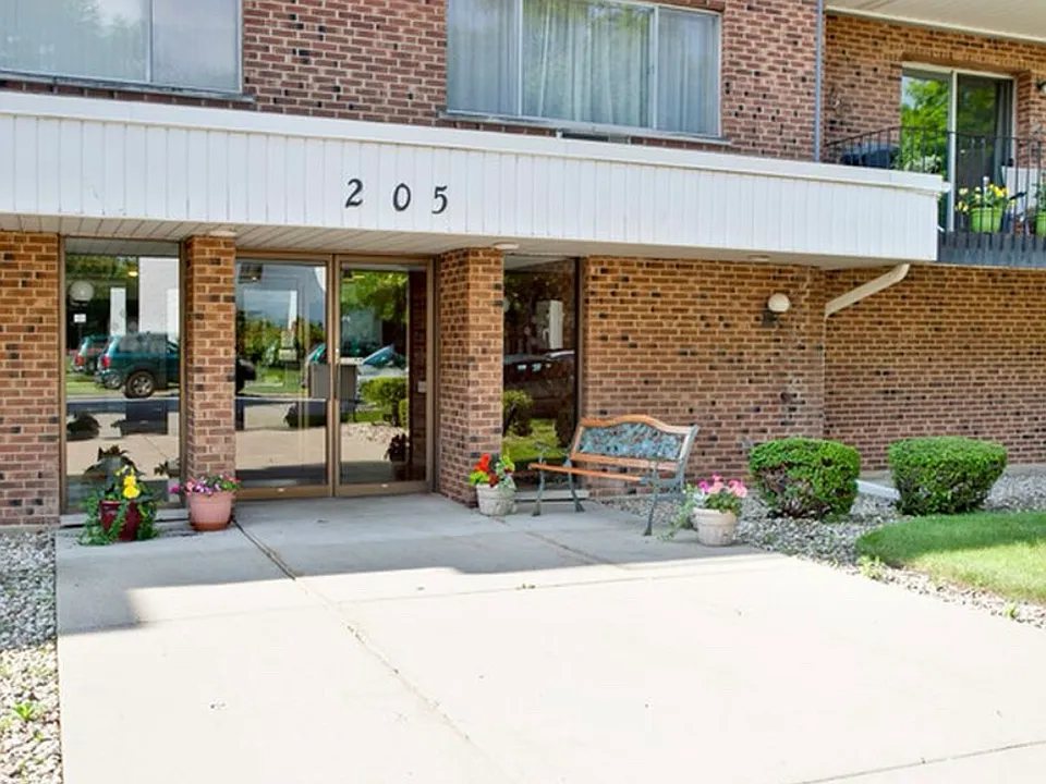 205 W Miner St #108