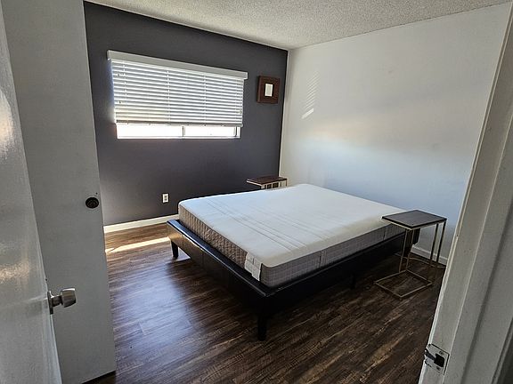 5th image of 1941 Beloit Ave APT 6