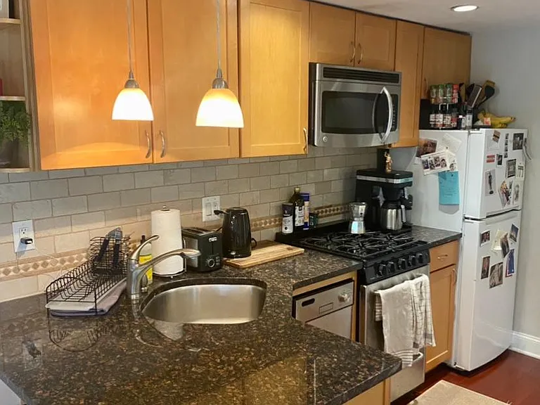 1021 Clinton St #5 — Photo 5