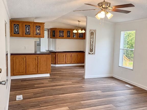 4th image of 227 Flame Dr