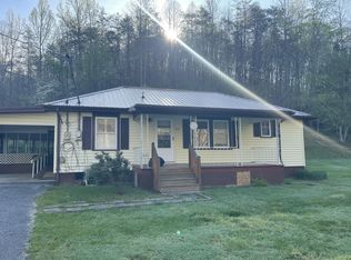 953 Williams Branch Middle Fork Rd, Pineville, KY 40977