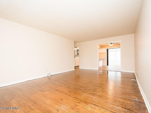 5th image of 2426 Woodmont Dr